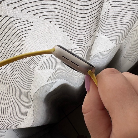 Apple Watch SE 2nd Generation (GPS) 40mm - Picture 9 of 13